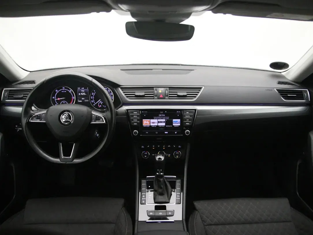 Škoda Superb 2017, kuva 2/10