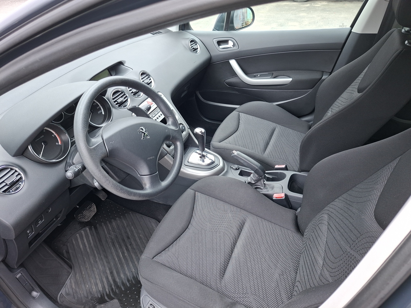 Peugeot 308 2013, photo 3/7