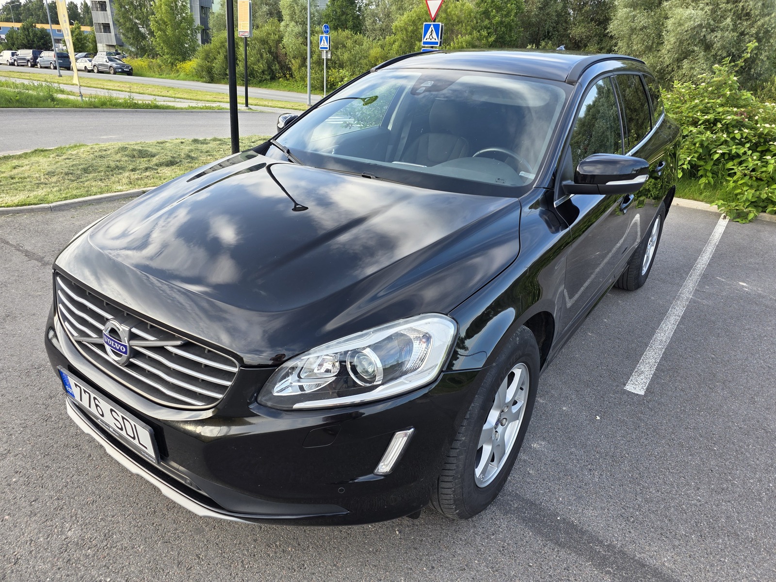 Volvo XC60 2016, photo 2/10