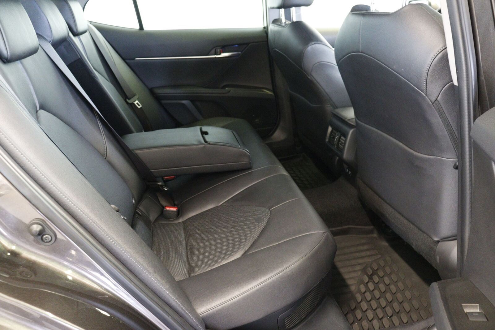 Toyota Camry Executive 131kW 2021, kuva 7/10