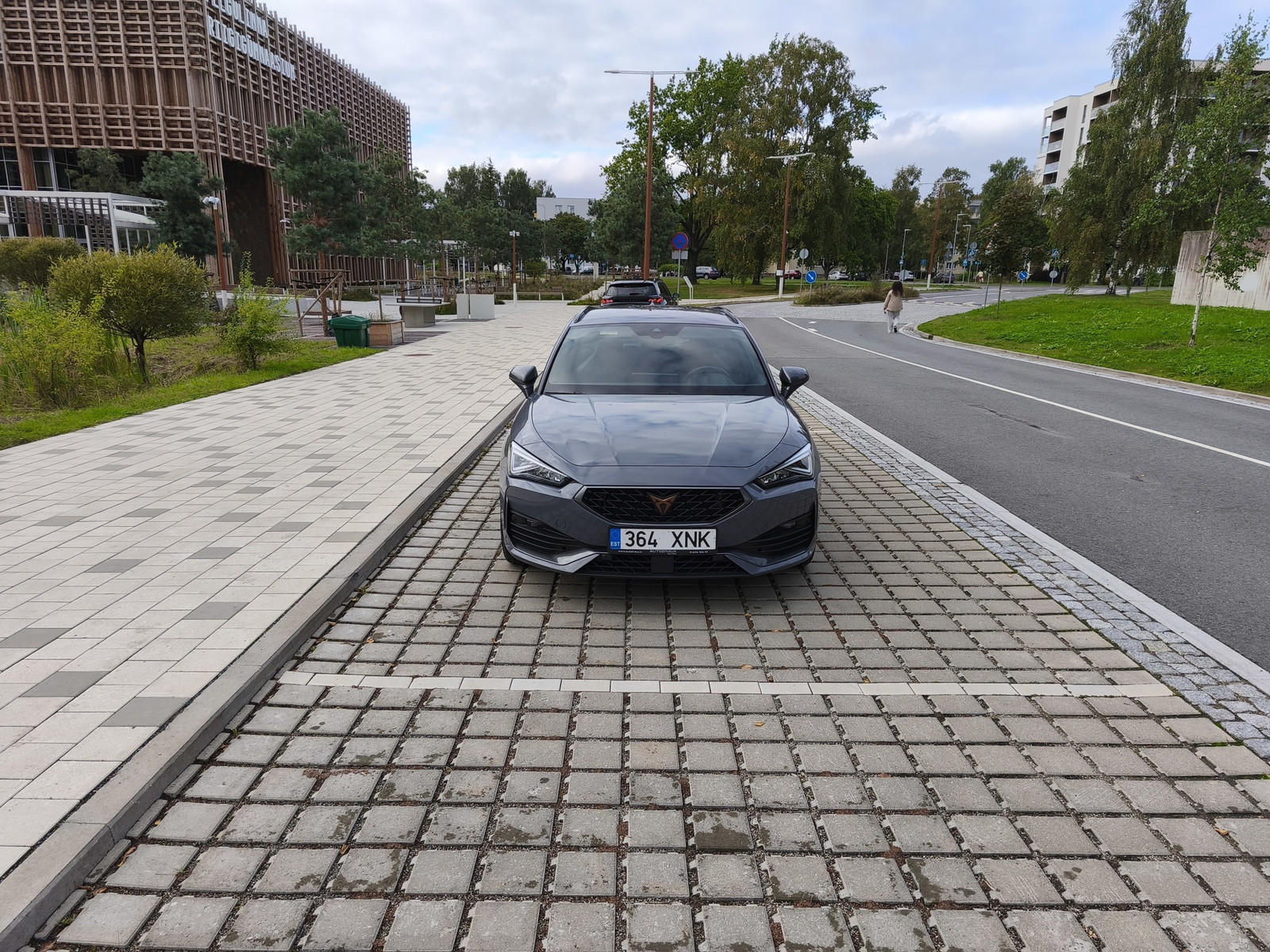 Cupra Leon 2023, photo 2/8