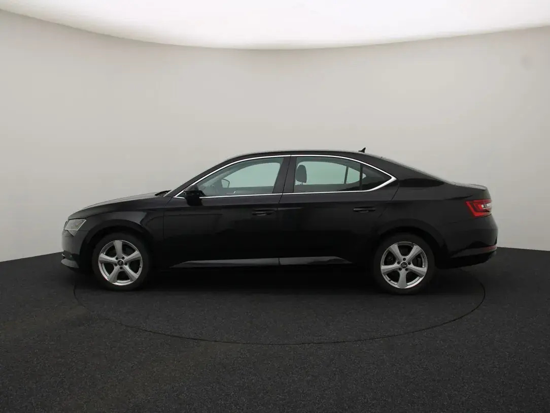 Škoda Superb 2017, kuva 6/10