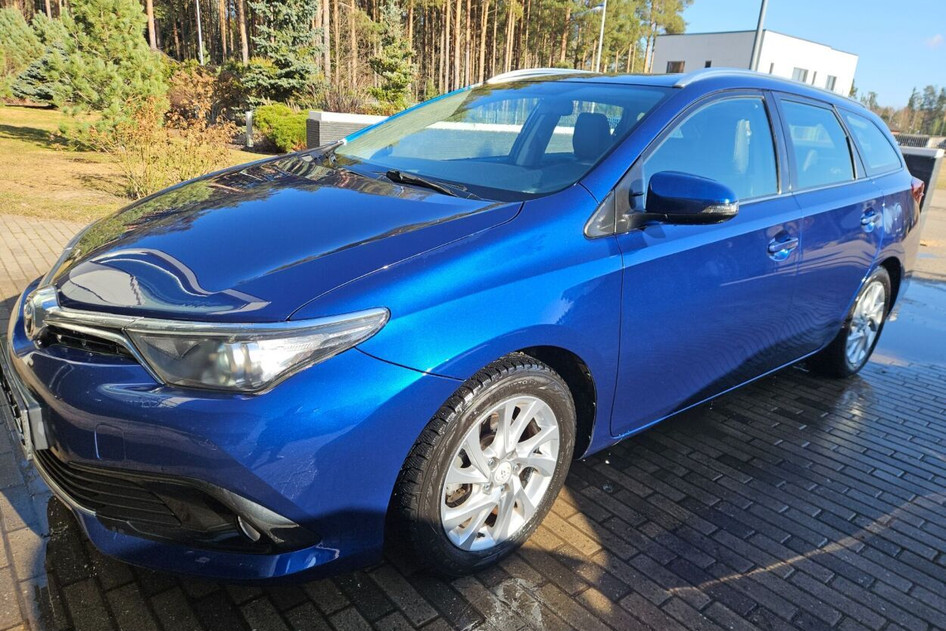 Toyota Auris Touring Sports, 2015, 1.6, 82 kW, diesel, manual, front-wheel drive