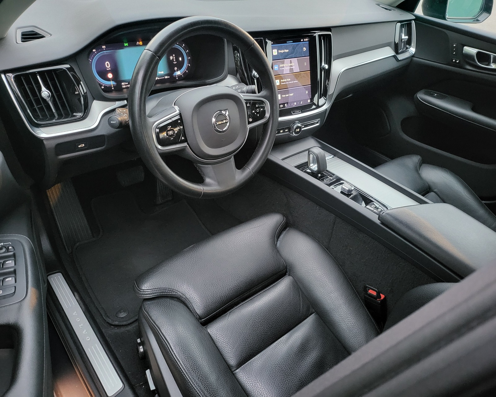 Volvo S60 2023, photo 6/16