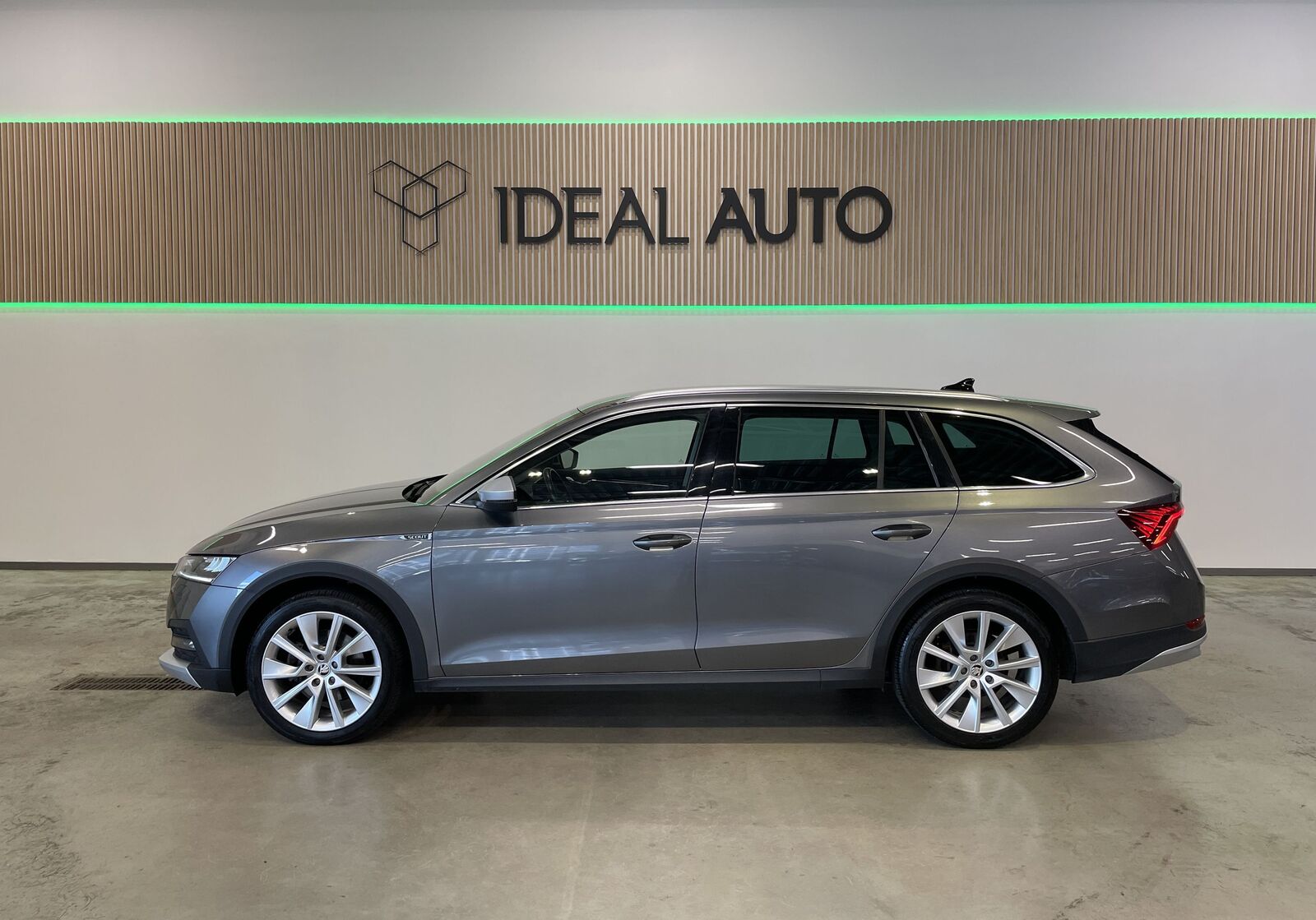 Škoda Octavia 2022, photo 2/21
