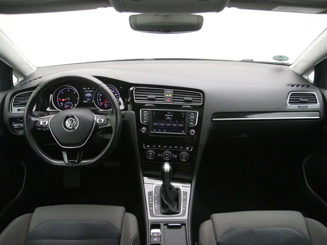 Volkswagen Golf Highline 1.6 81kW 2016, photo 2/35