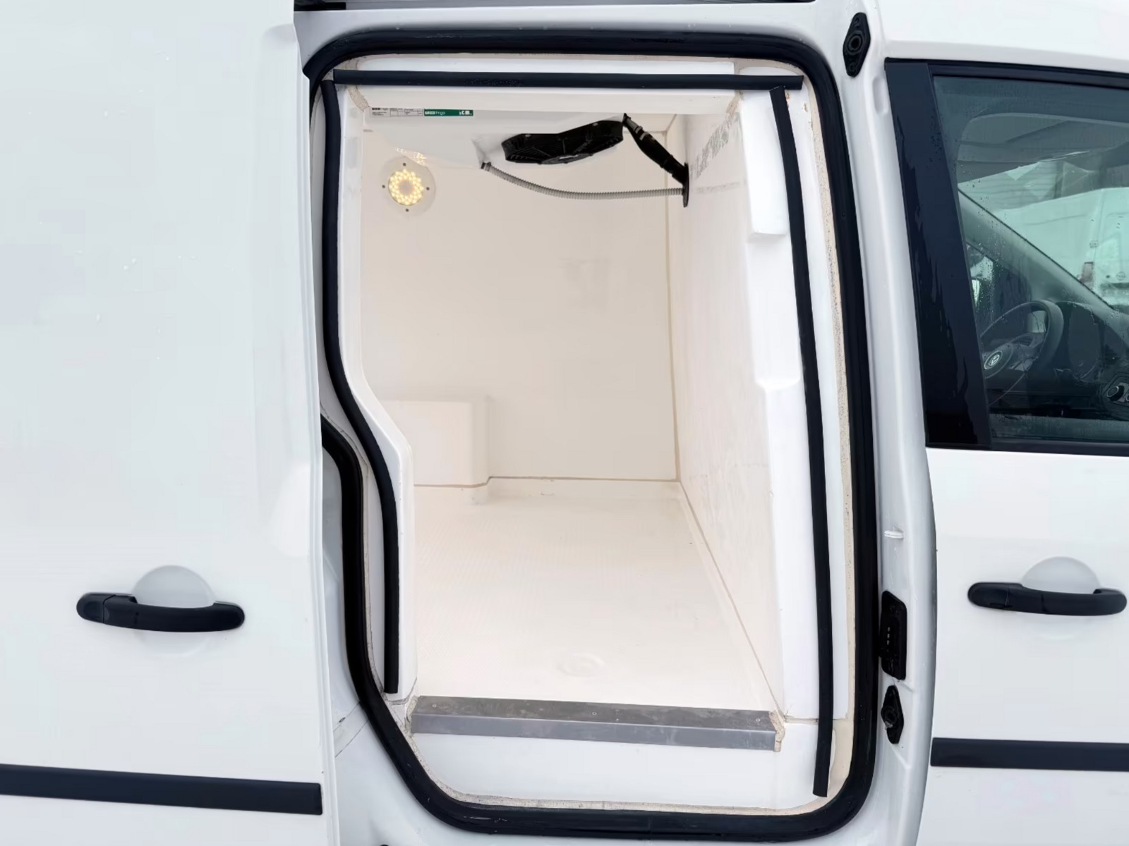 Volkswagen Caddy 2014, kuva 7/10