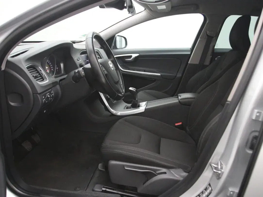 Volvo V60 2017, photo 4/32