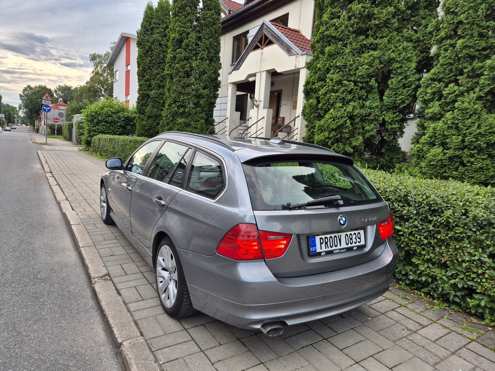 BMW 320 2011, photo 3/10