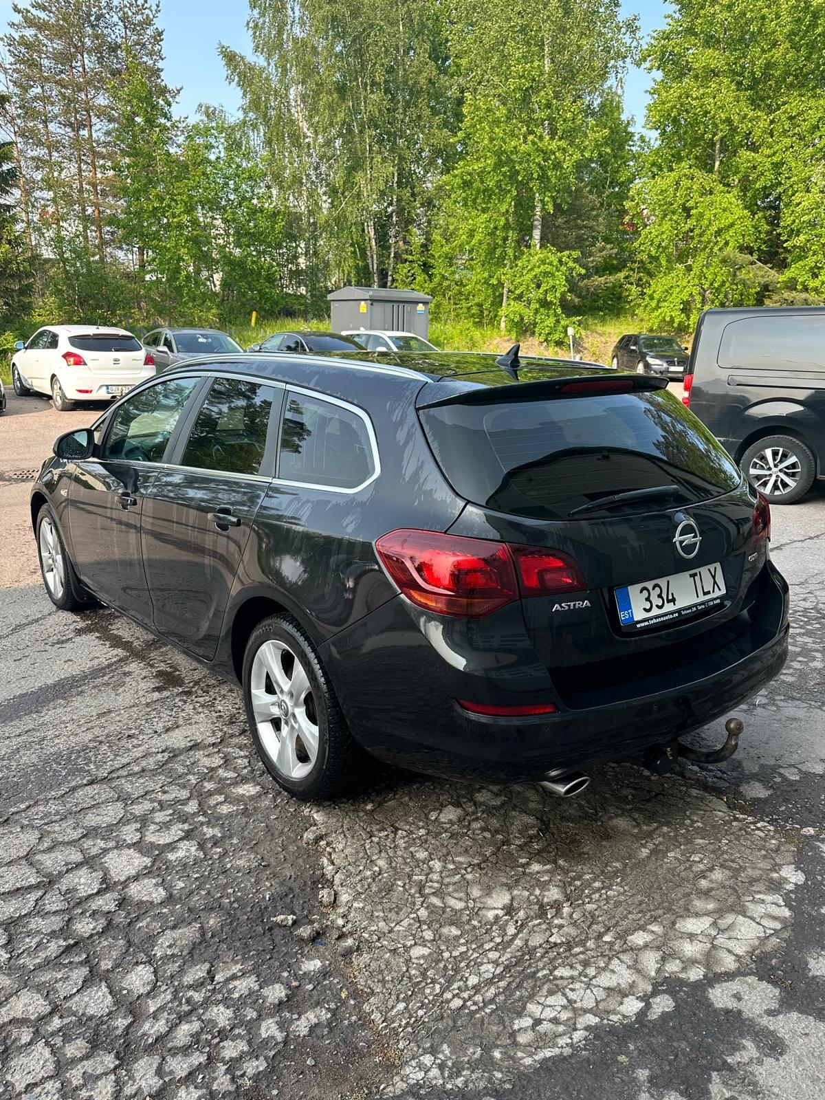 Opel Astra 2011, photo 3/9
