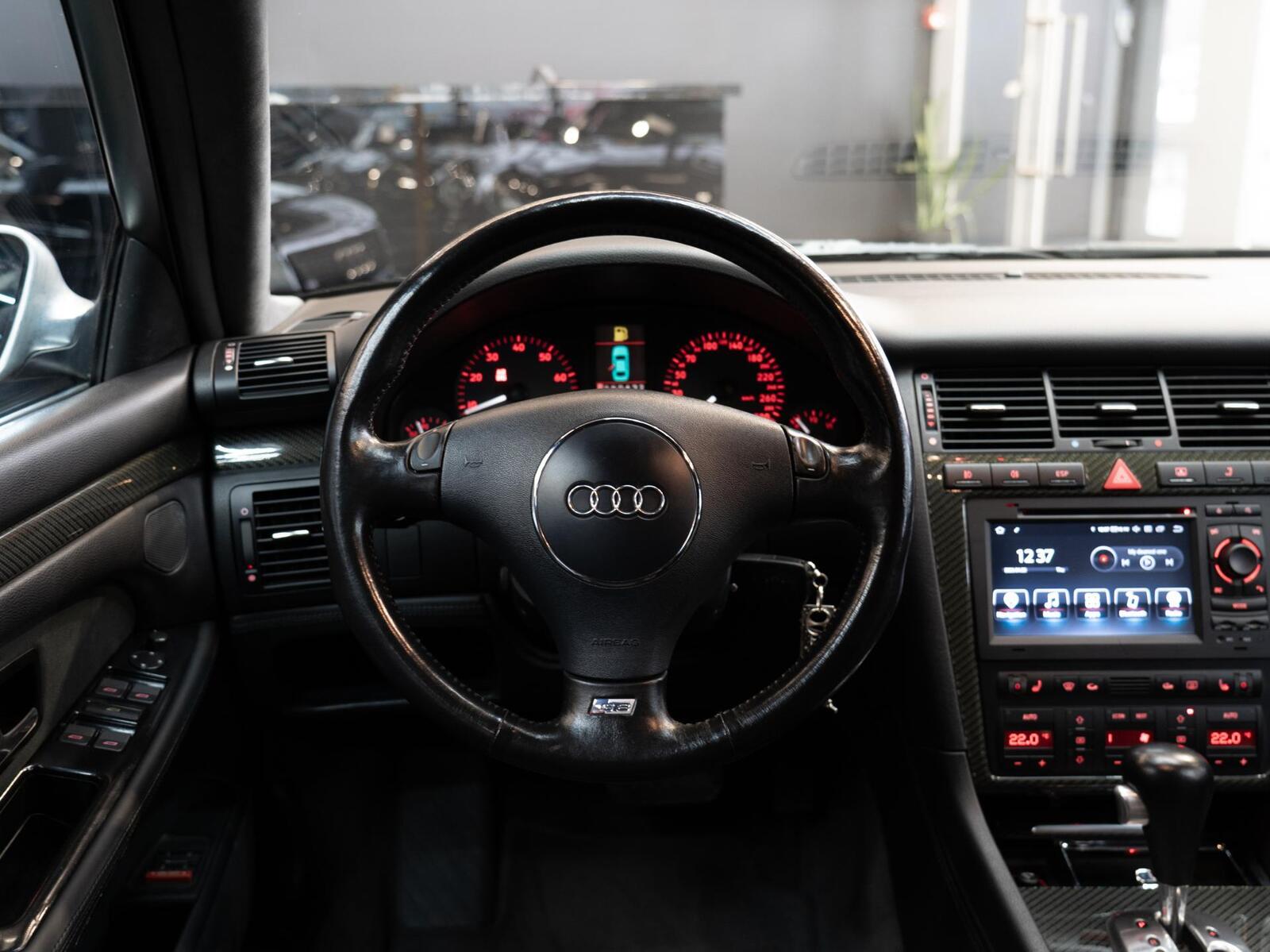 Audi S8 2001, photo 6/10