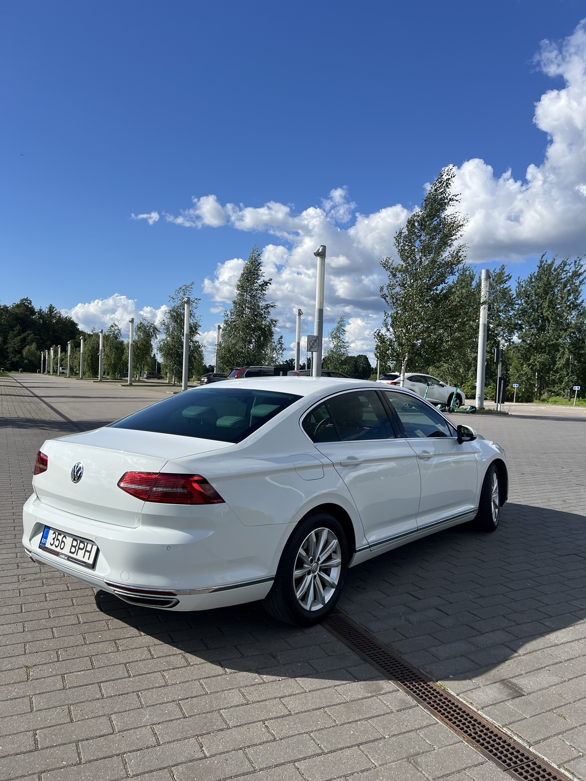 Volkswagen Passat 2015, photo 3/11