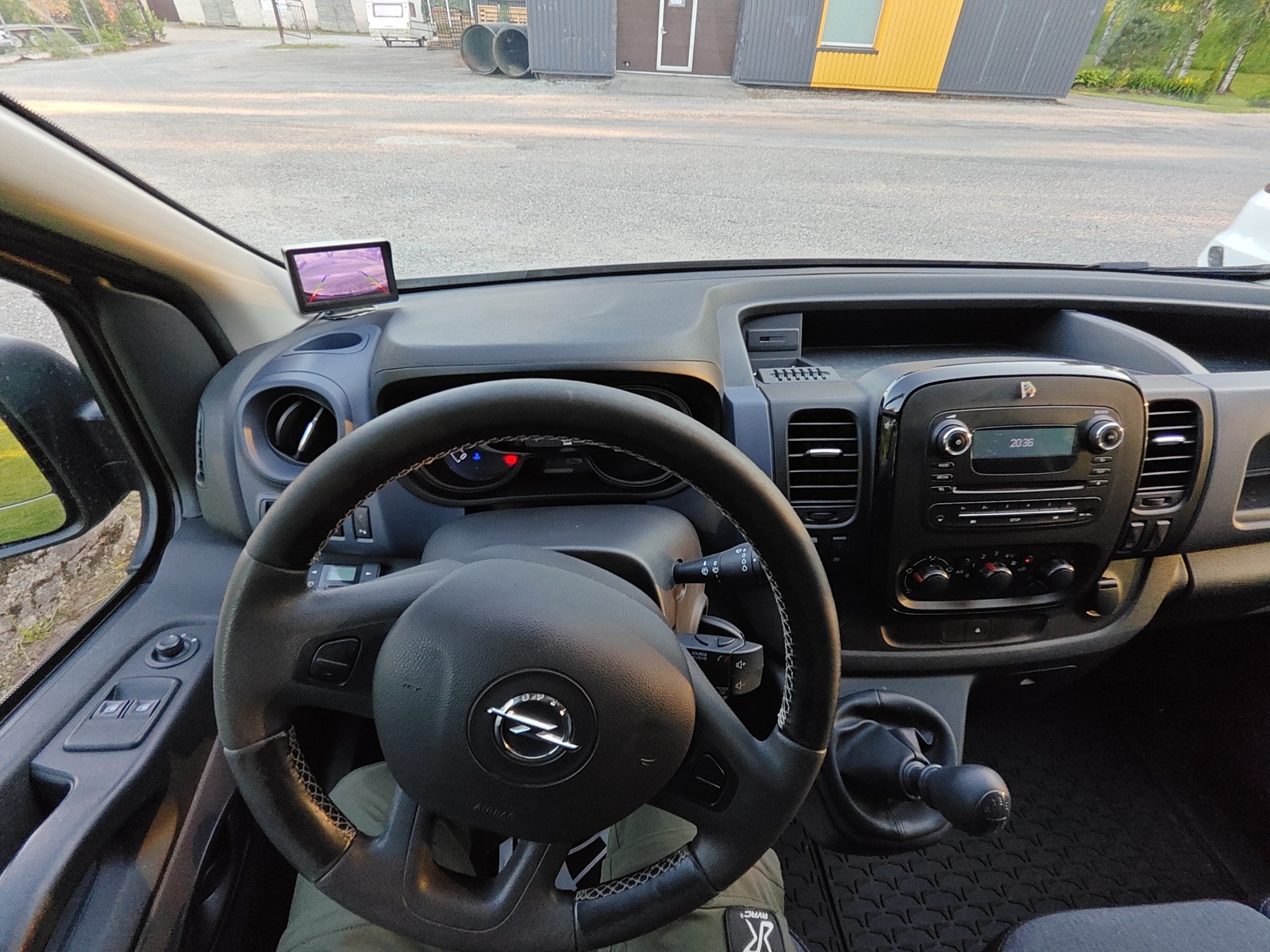 Opel Vivaro L2 biturbo 1.6 R9M D4 107kW 2017, photo 8/8