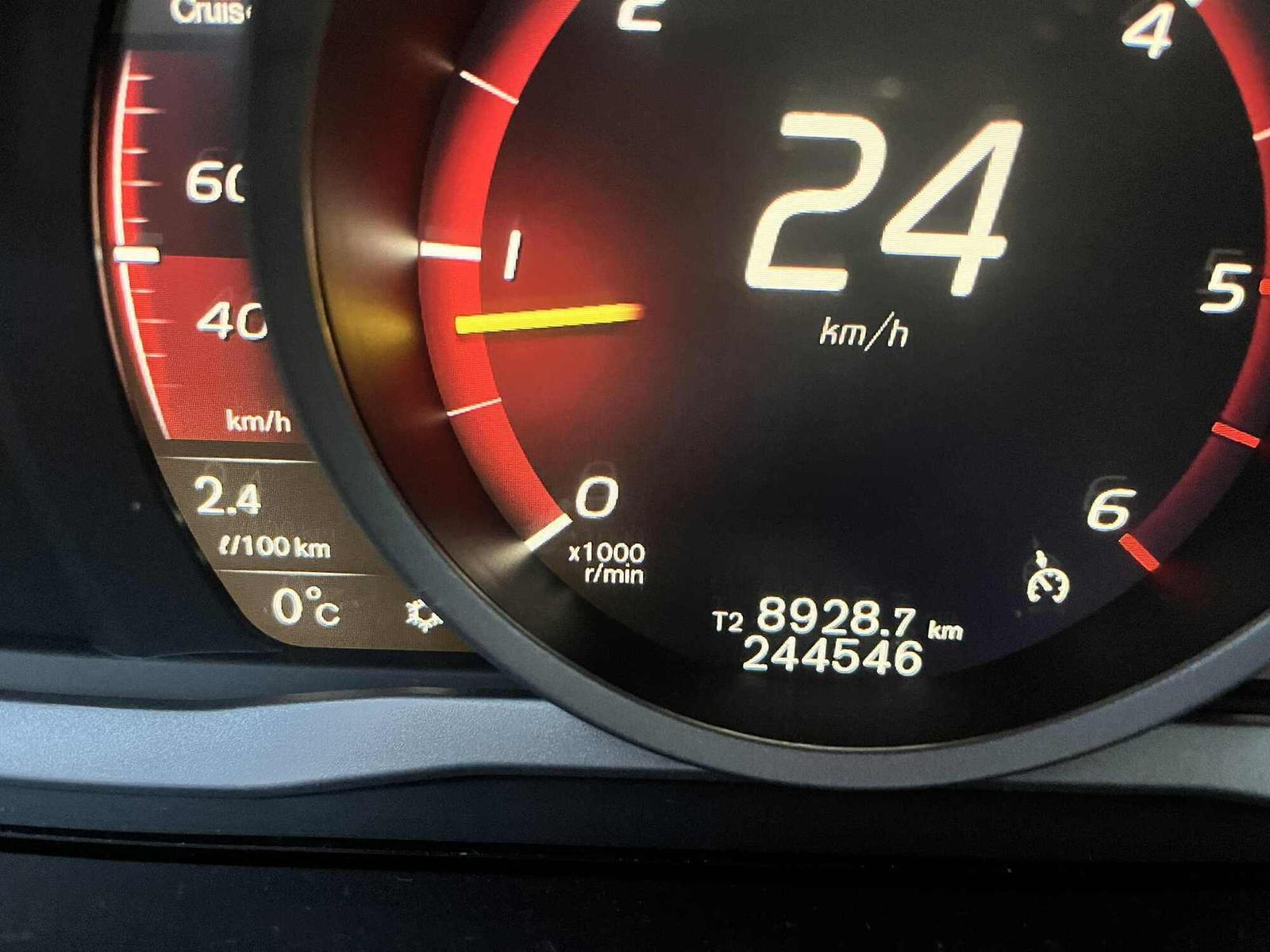 Volvo XC60 2016, photo 6/6