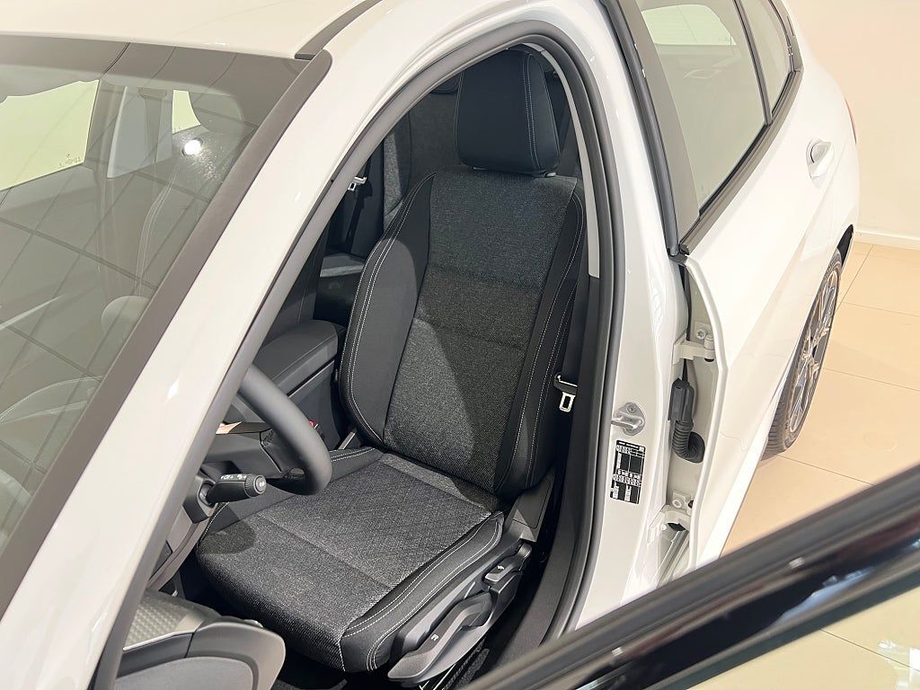 BMW 120 2026, kuva 4/10