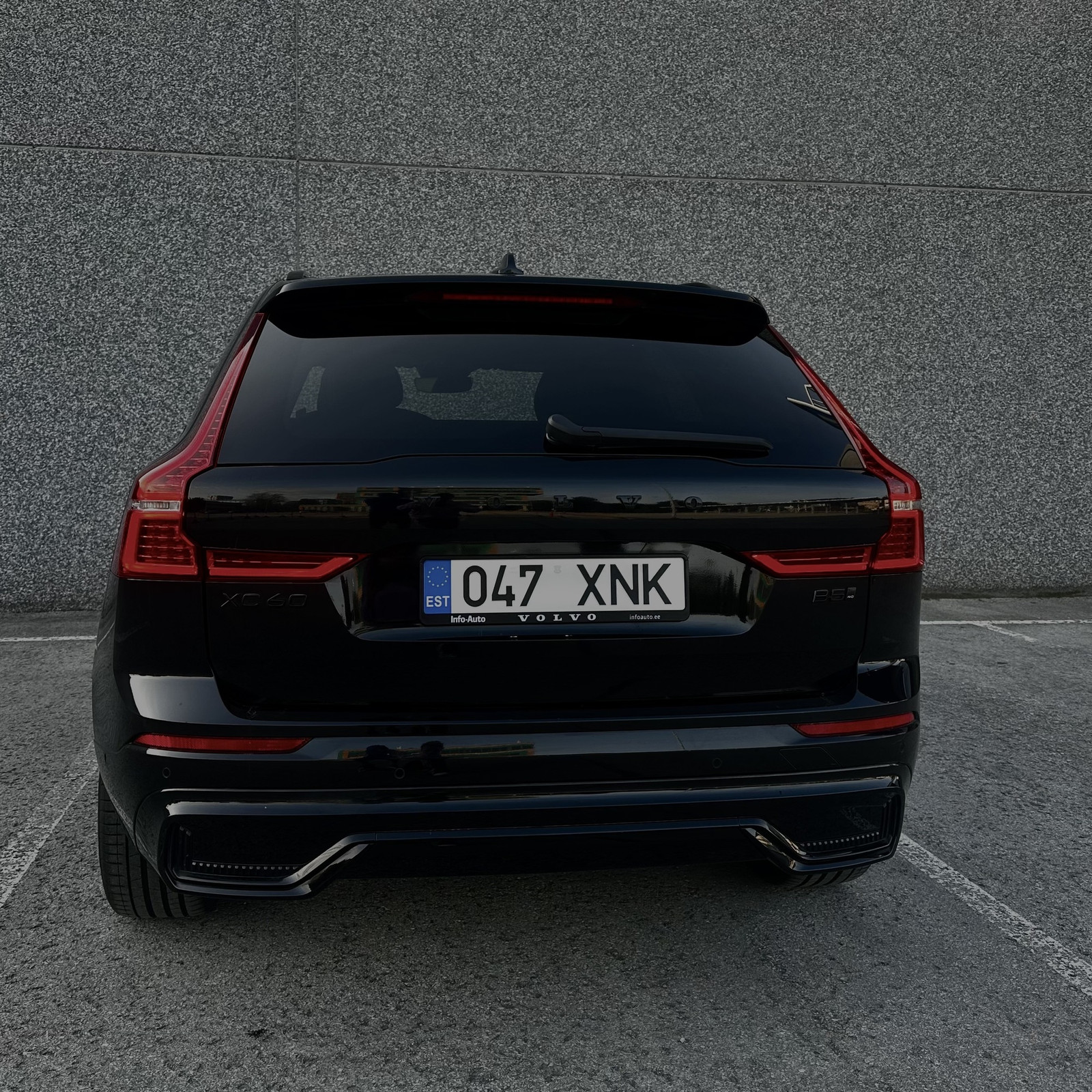 Volvo XC60 2024, photo 2/7