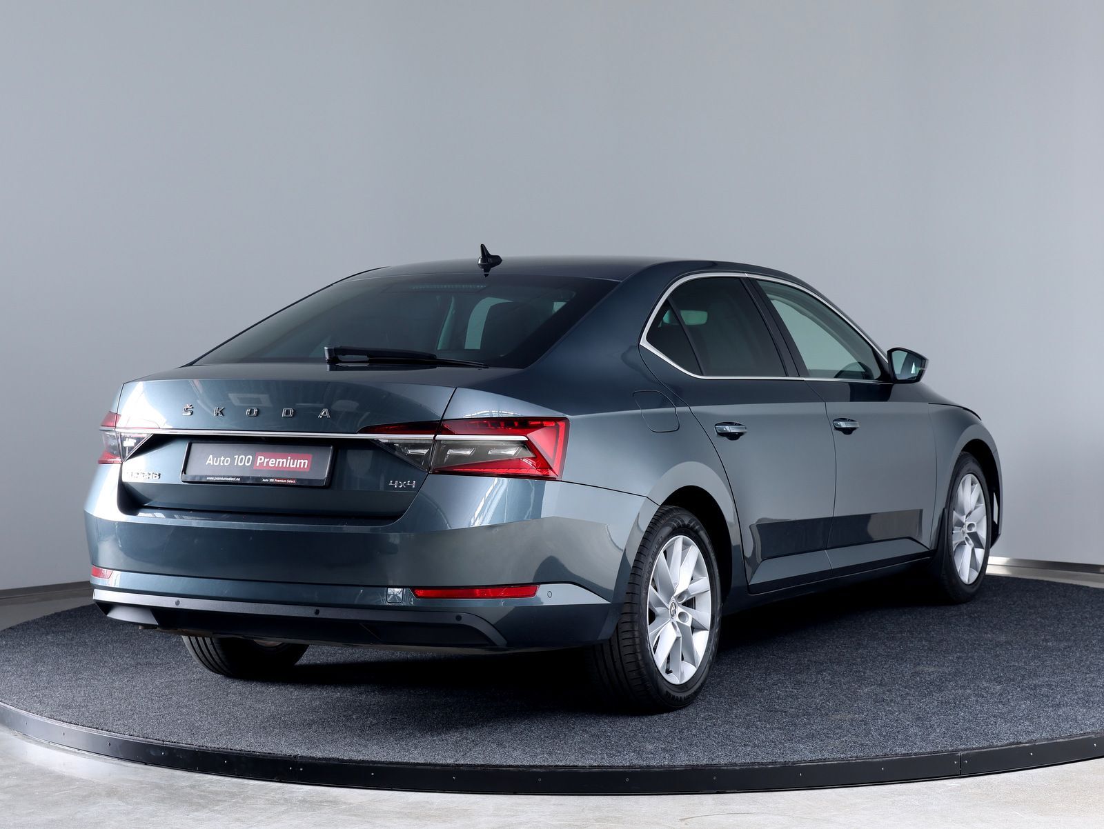 Škoda Superb 2021, photo 3/26