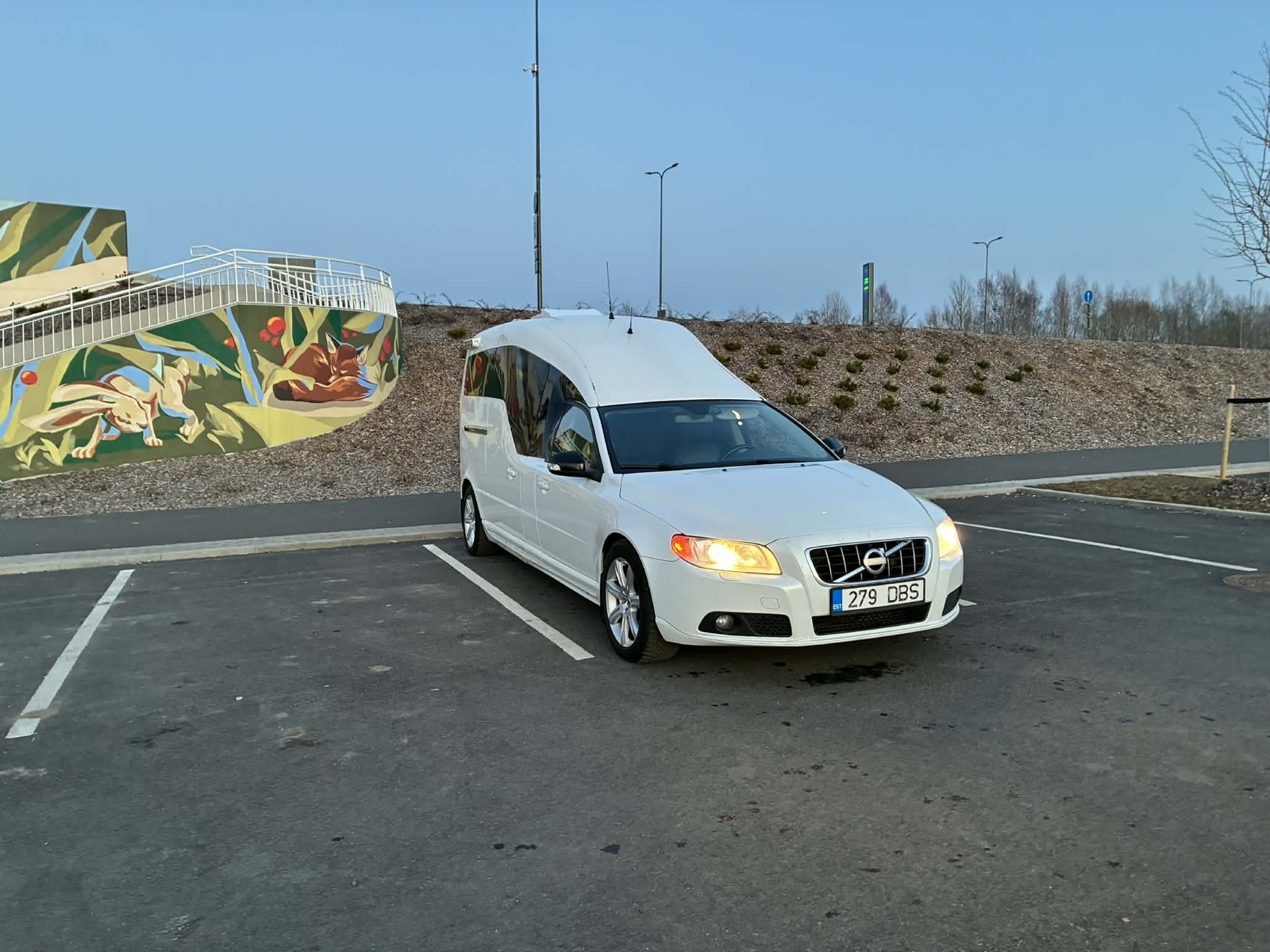 Volvo NILSSON V70 AMBULANCE 2011, photo 2/6