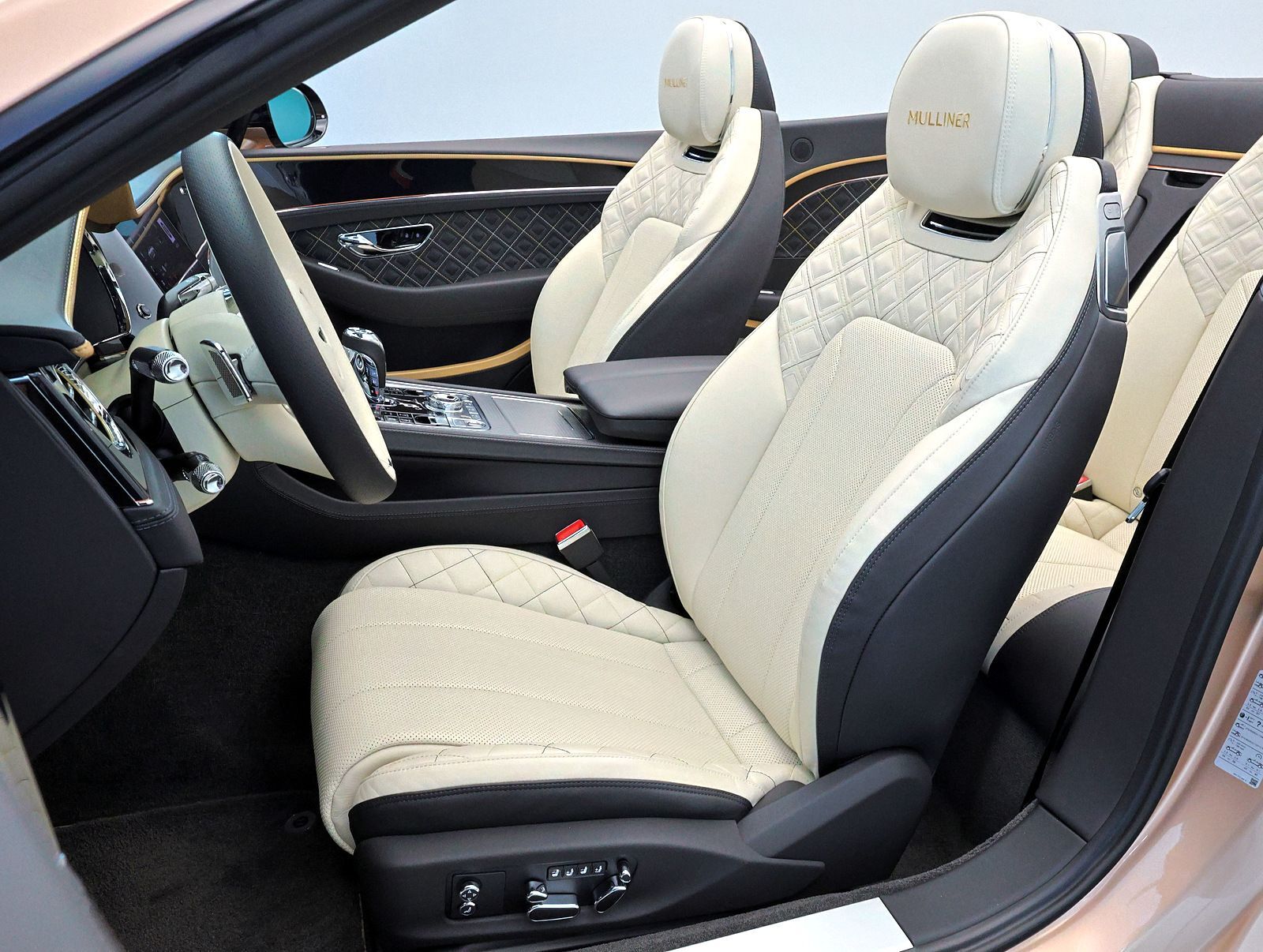 Bentley Continental GTC 2024, kuva 7/18