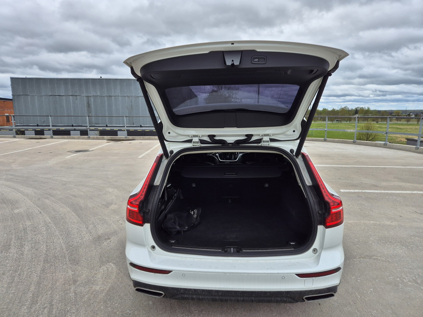 Volvo V60 Cross Country 2019, photo 5/10