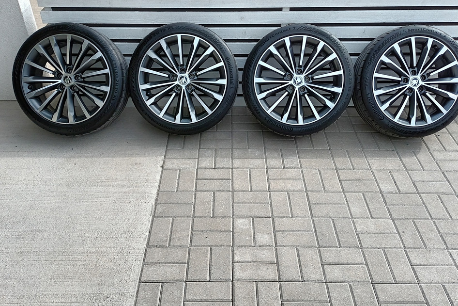 Kasutatud valuvelg+suverehv 235/40R19, Škoda (Ronal)