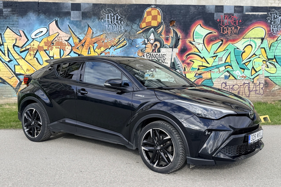 Toyota C-HR, 2021, 2.0, 112 kW, hybrid (petrol/electric), automatic, front-wheel drive