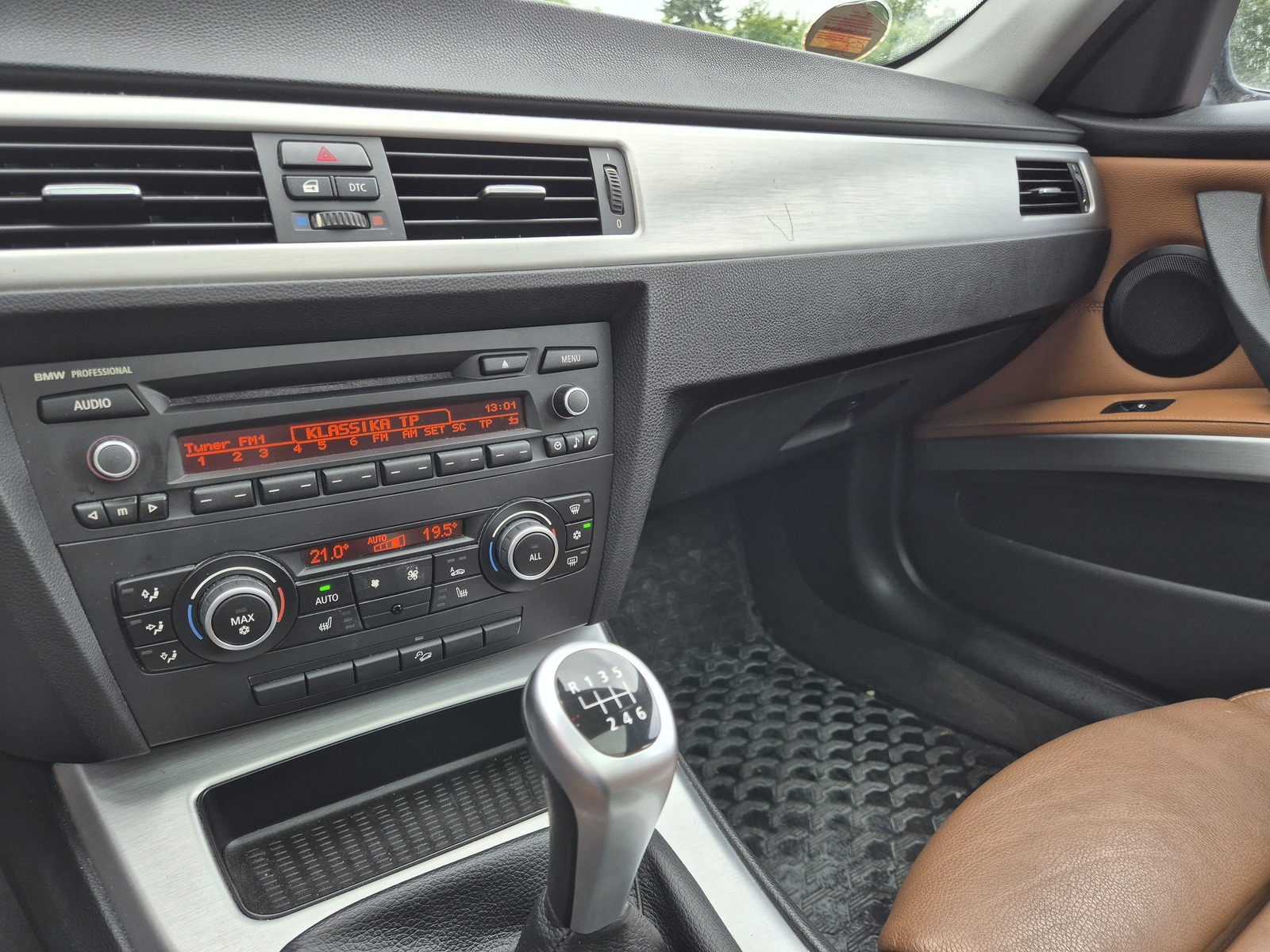 BMW 330 2010, photo 5/11