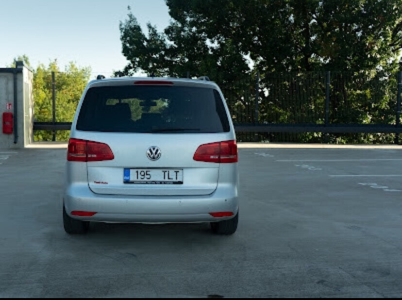 Volkswagen Touran 2012, photo 4/8