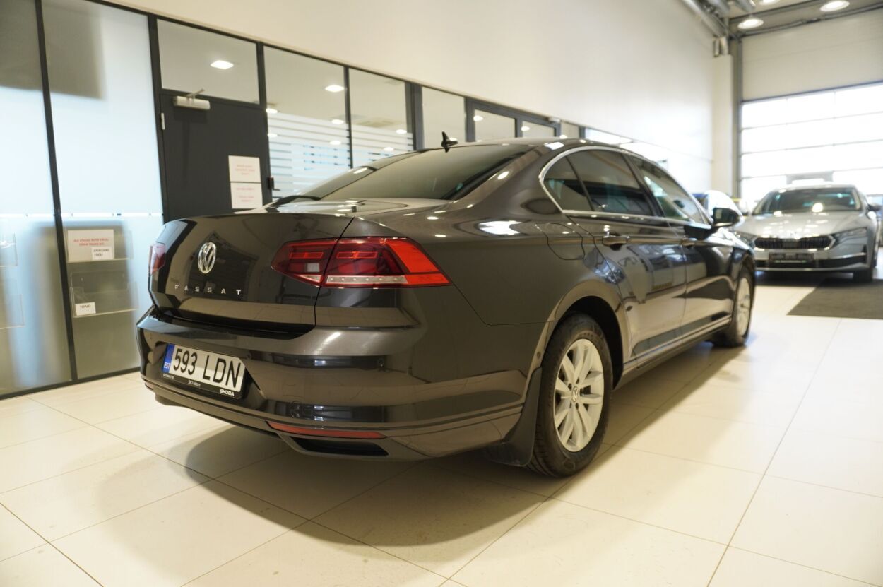 Volkswagen Passat 2019, photo 3/10