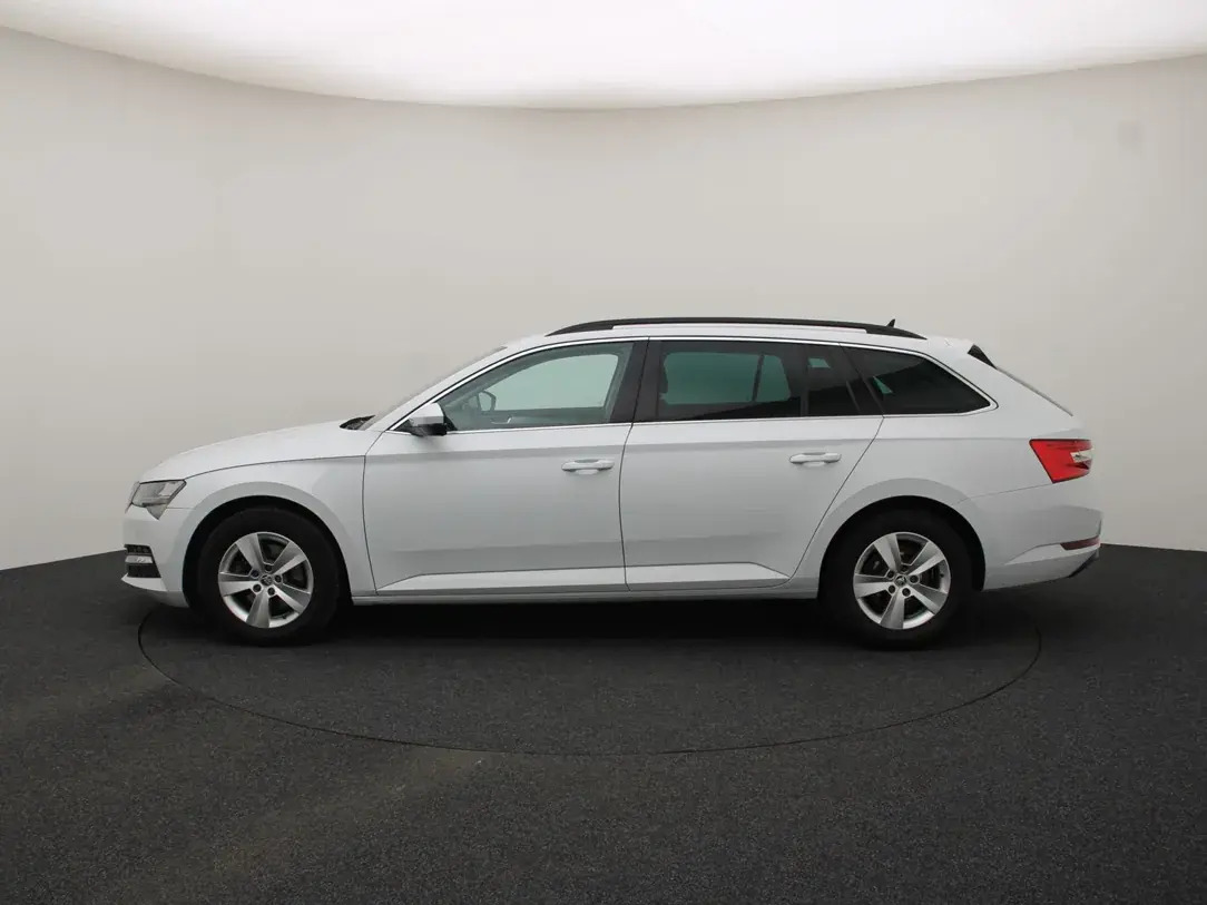 Škoda Superb 2022, photo 6/32