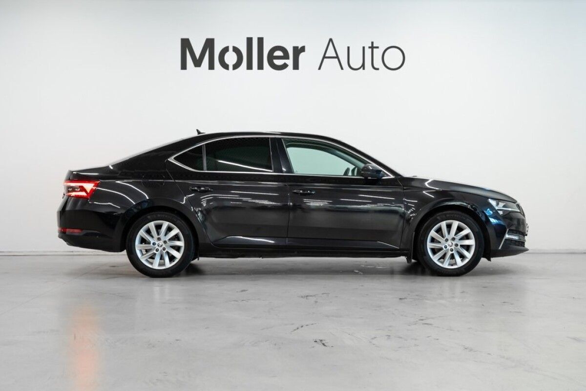 Škoda Superb 2021, photo 4/10
