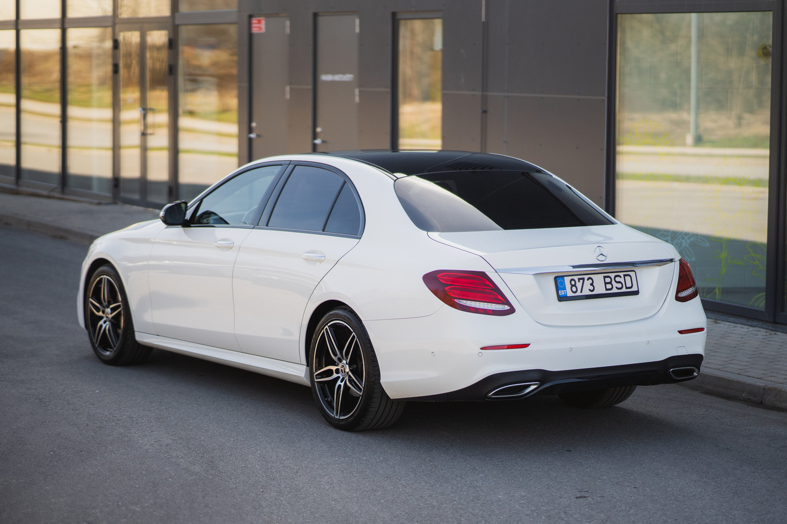 Mercedes-Benz E 220 2017, kuva 4/13