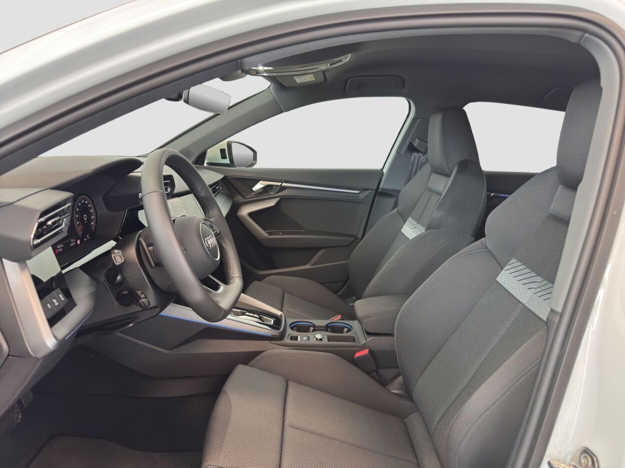 Audi A3 2025, photo 6/12