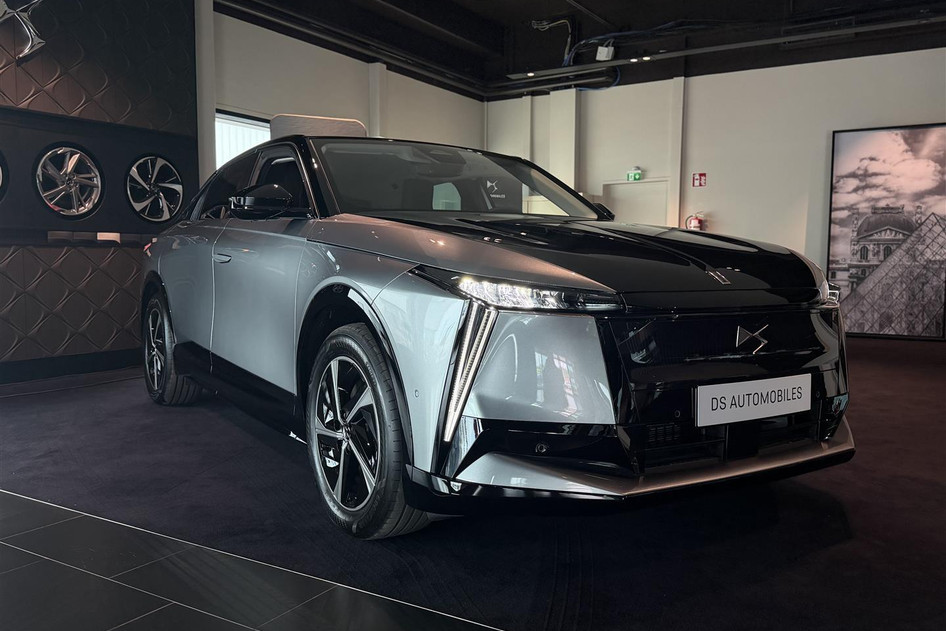 DS Nº8, 180 kW, электричество, автомат, передний привод
