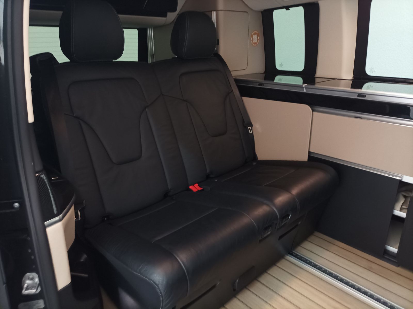 Mercedes-Benz V 300 2024, photo 7/8