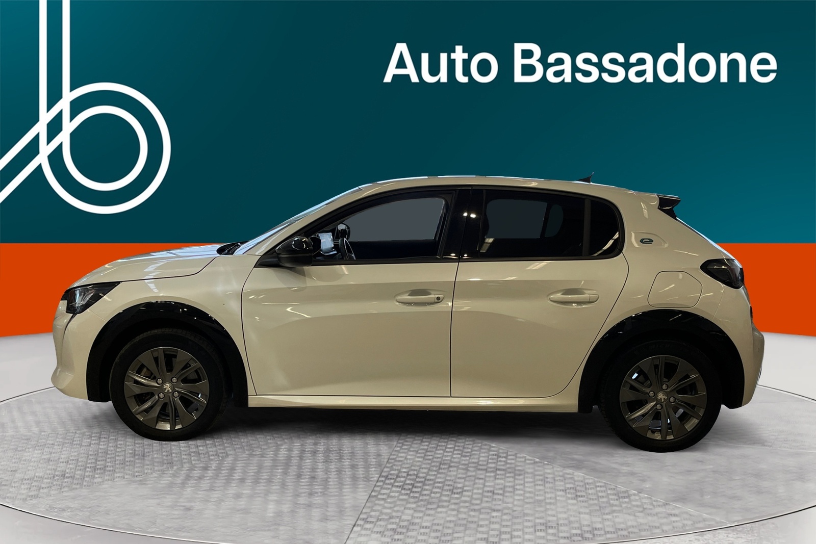 Peugeot 208 2022, photo 2/10