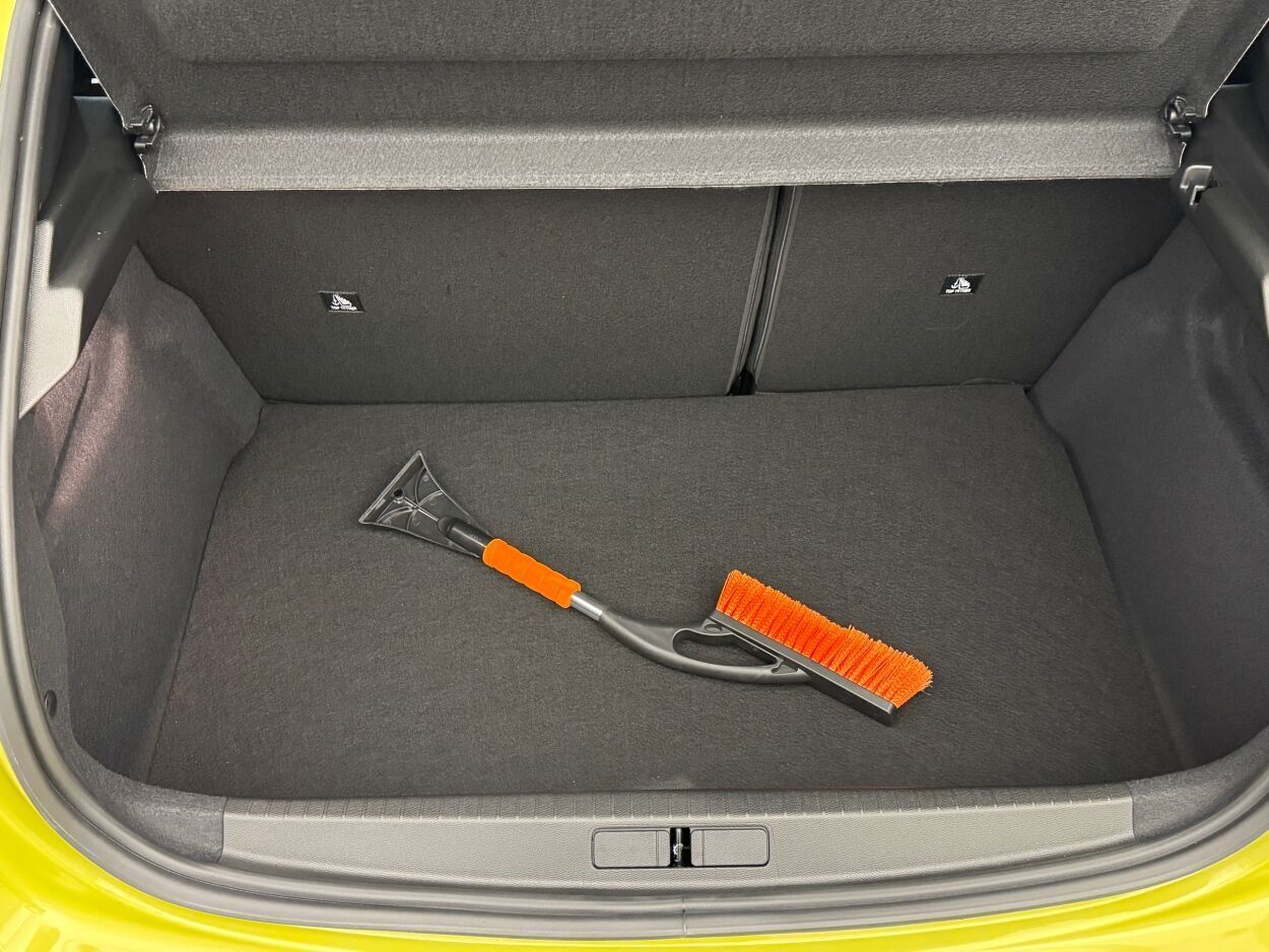 Peugeot 208 2024, photo 6/25