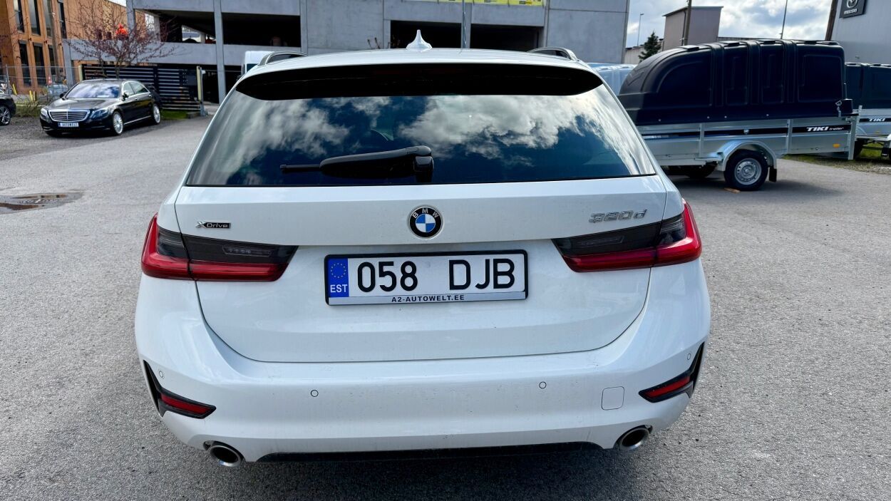 BMW 320 2019, photo 7/10