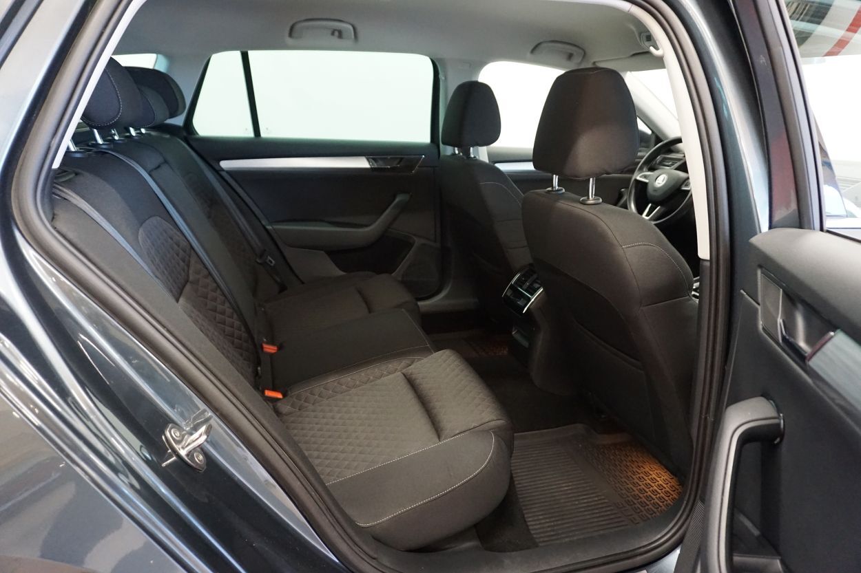 Škoda Superb 2021, photo 7/10