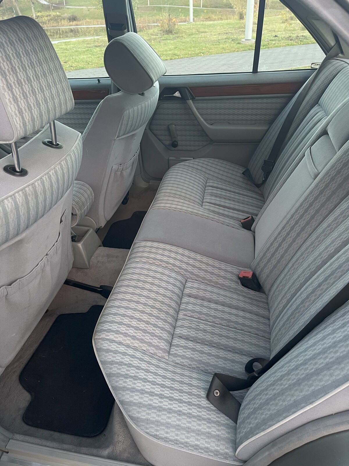 Mercedes-Benz 250 1991, kuva 7/7