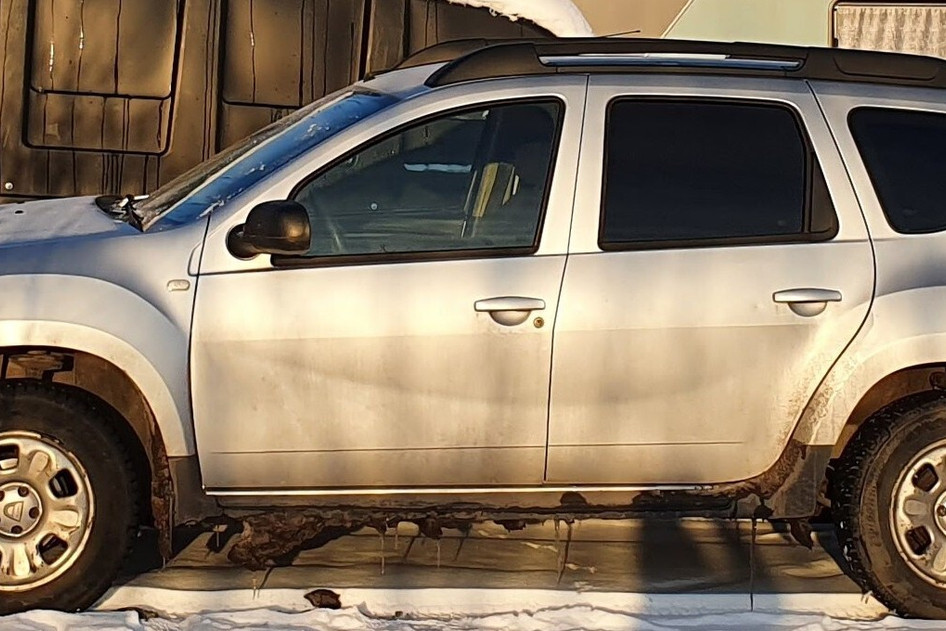 Dacia Duster, 2011, benzinas, mechaninė, visų varomųjų ratų pavara