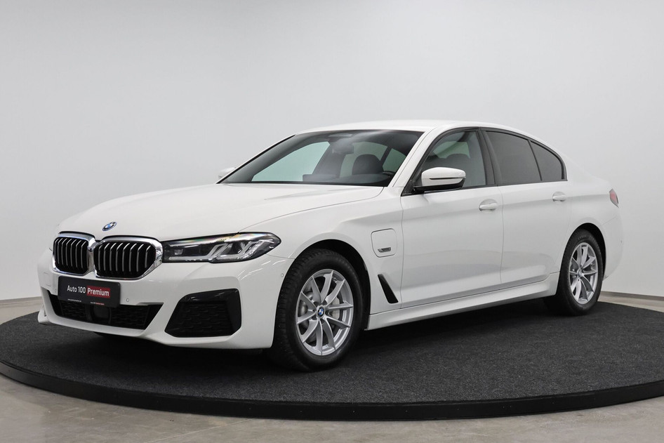 BMW 530, 2022, 2.0, 215 kW, plug-in hybrid (petrol/electric), automatic, four-wheel drive