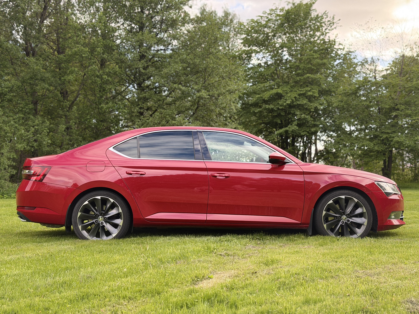 Škoda Superb 2018, photo 3/13