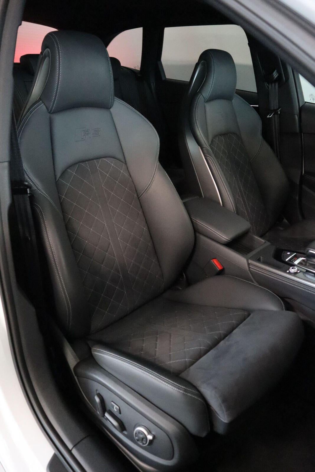 Audi RS4 2024, photo 2/10