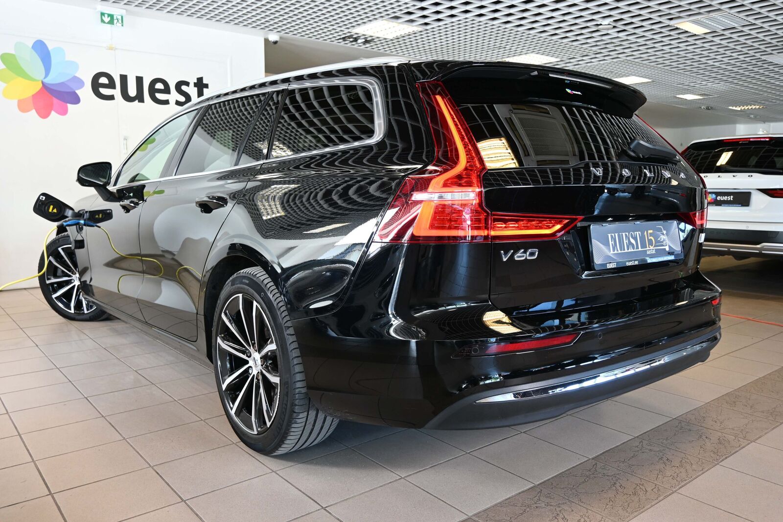 Volvo V60 2022, photo 3/18