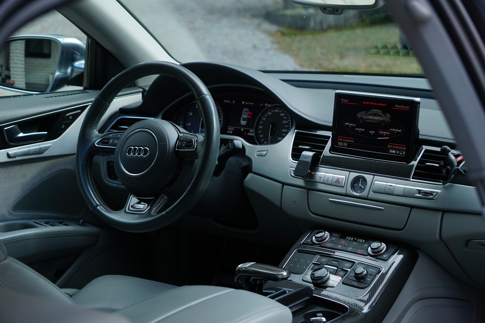 Audi S8 2012, photo 7/10