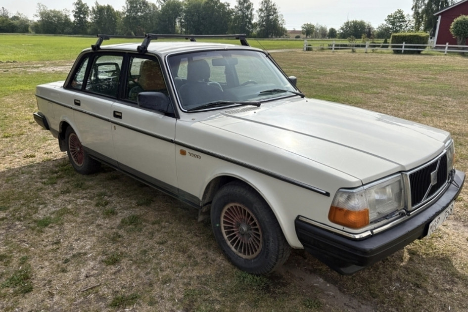Volvo 240, 1987, бензин, механическая, задний привод