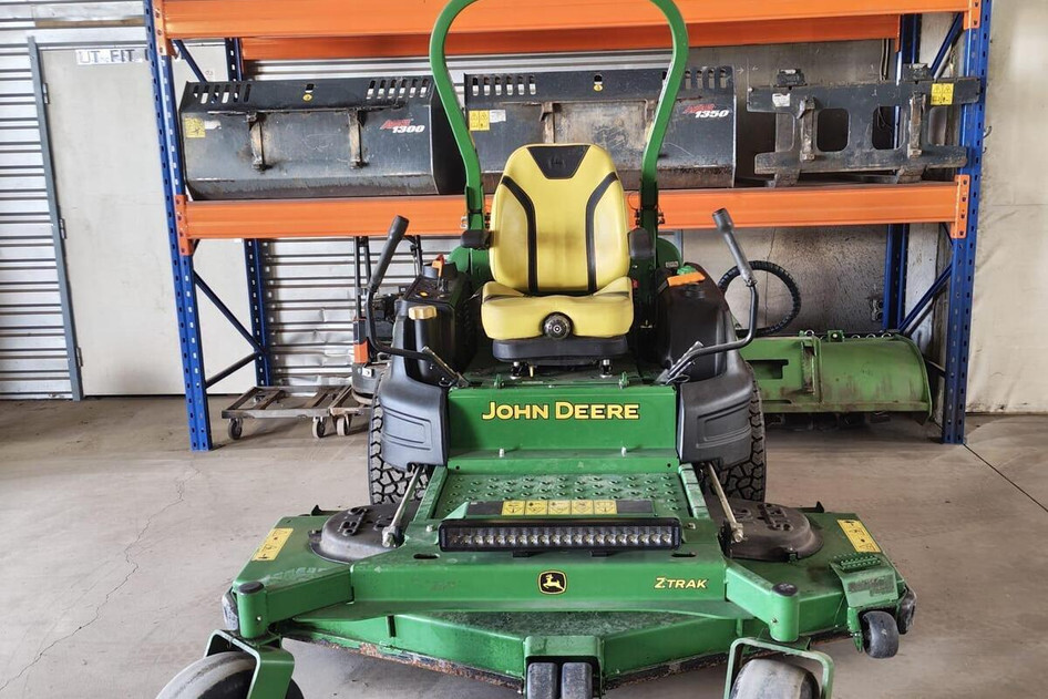 John Deere Z997R koos 72" niidudekiga tahaväljavise