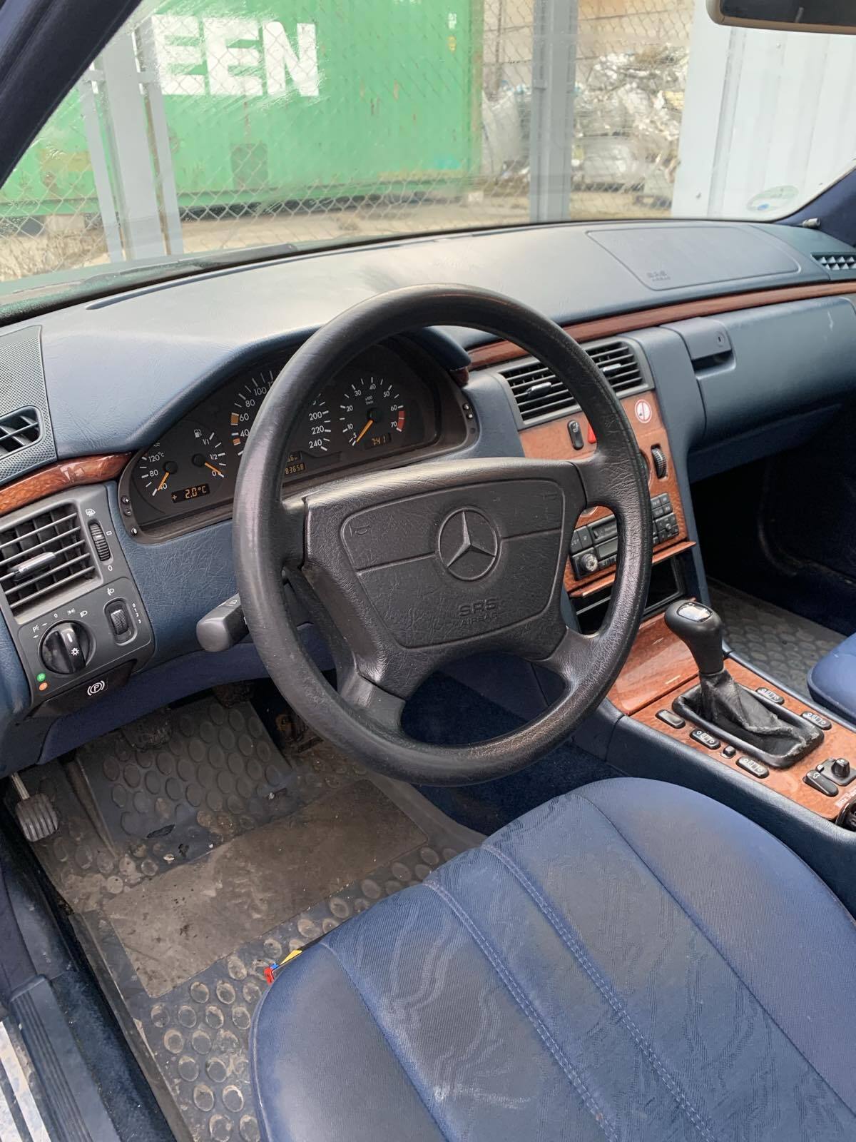 Mercedes-Benz E 200 1998, kuva 4/6