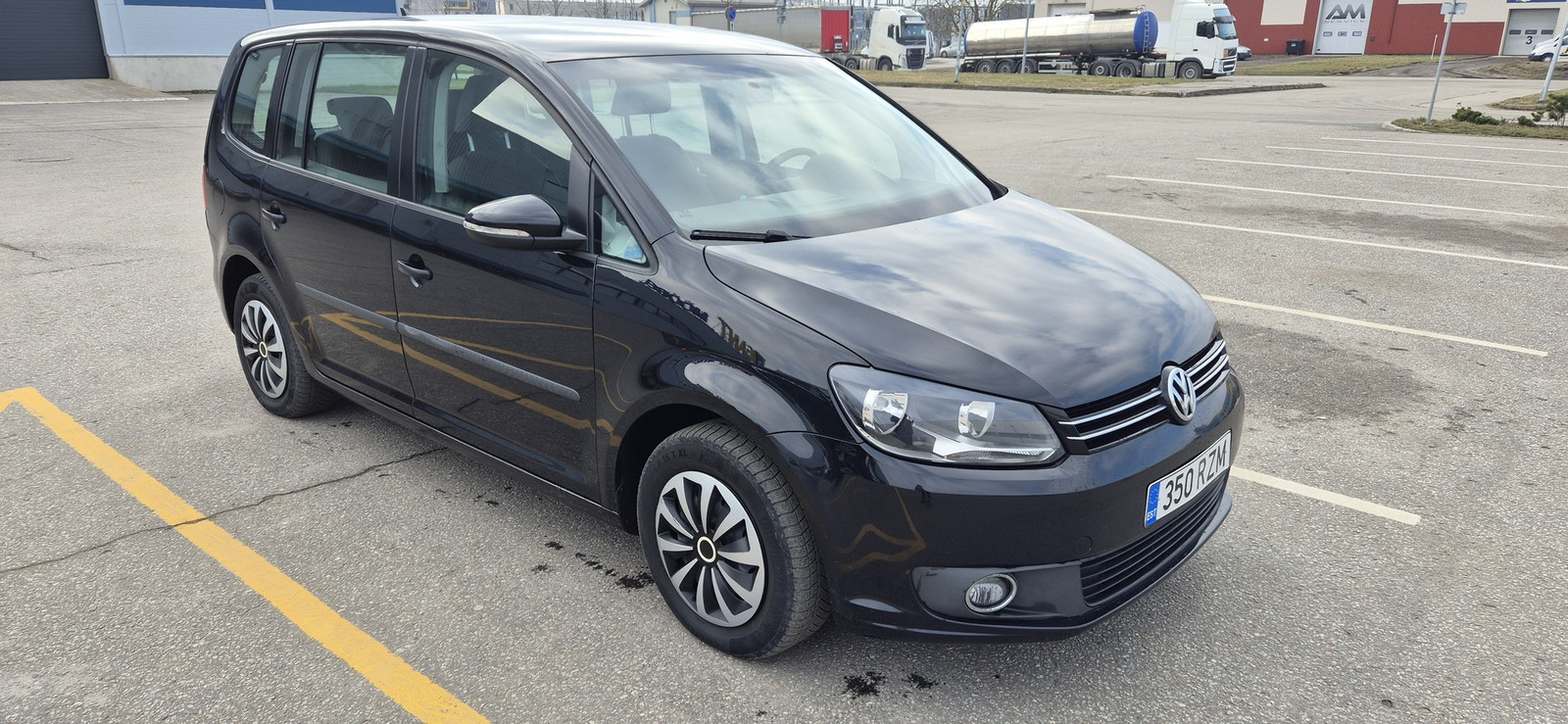 Volkswagen Touran 2014, photo 2/10
